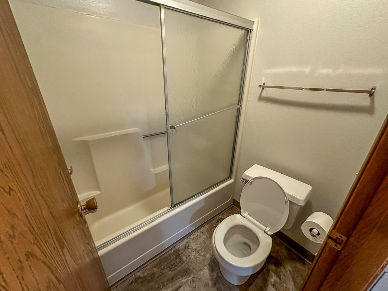 3008 Oakland St - Photo 5 of 26