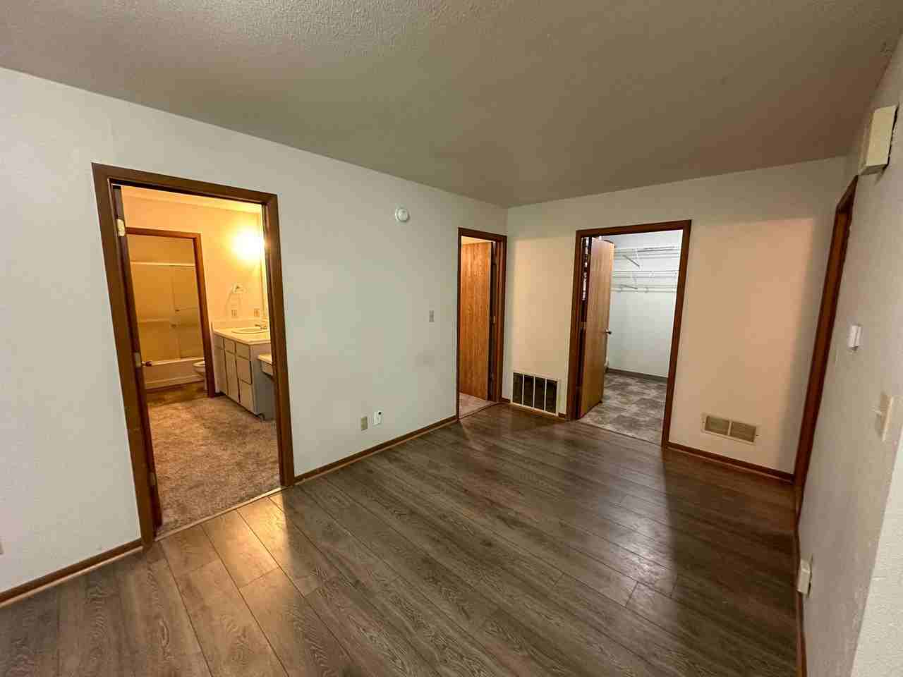 3008 Oakland St - Photo 6 of 26