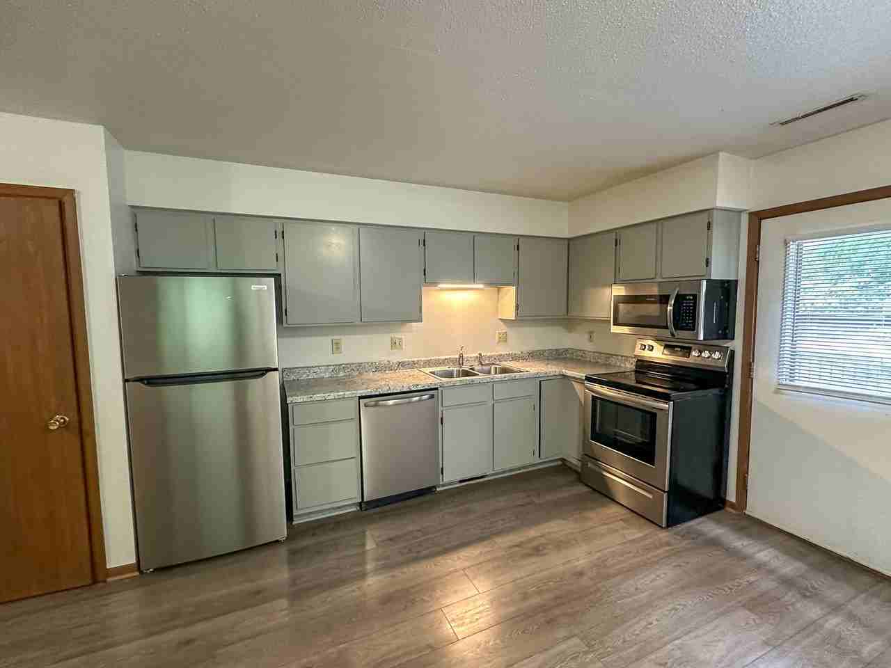 3014 Oakland St - Photo 4 of 26