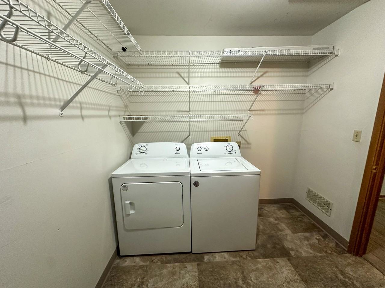 3014 Oakland St - Photo 7 of 26
