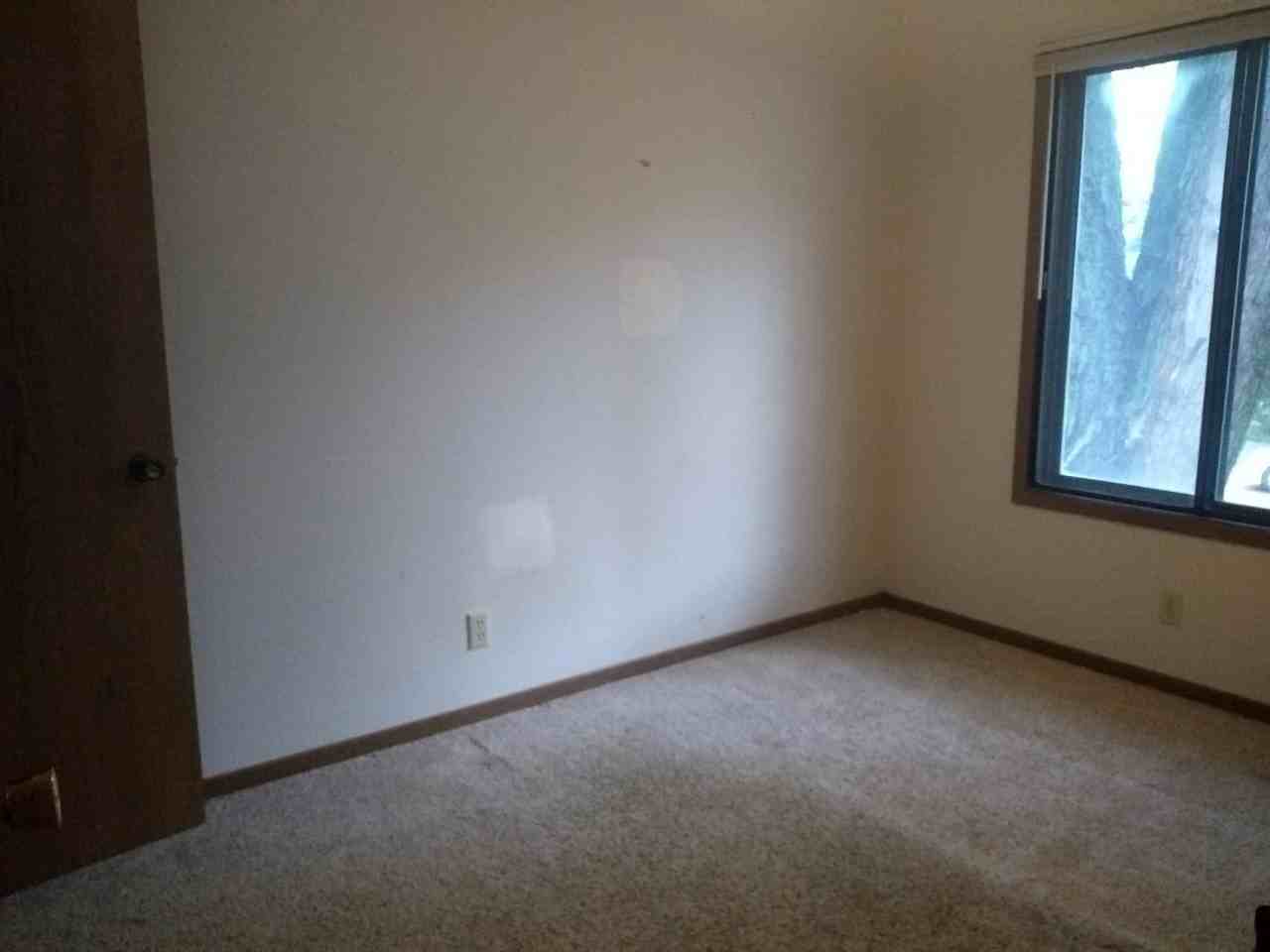 311 S Franklin Ave - Photo 6 of 11
