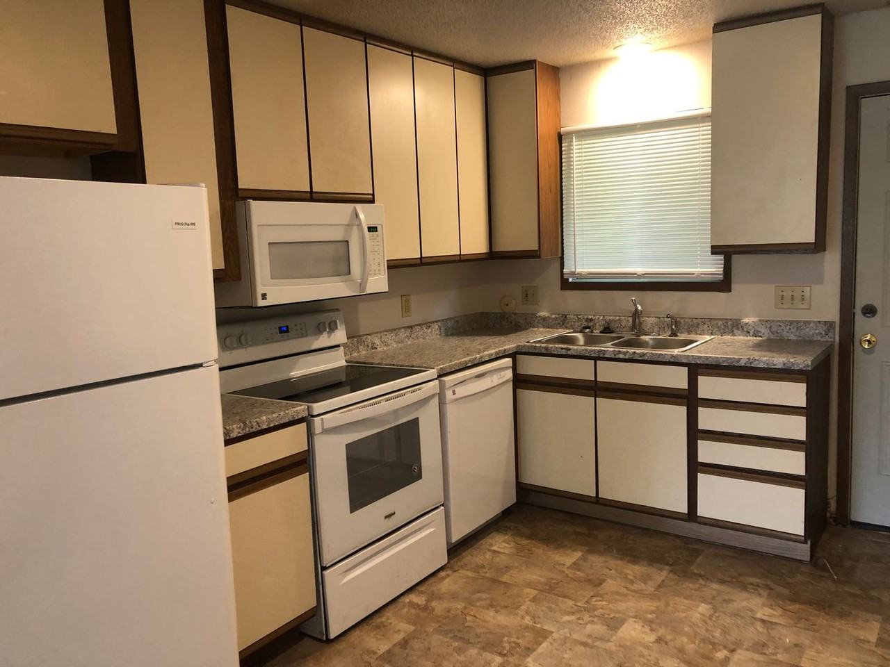 3112 West St - Photo 3 of 15