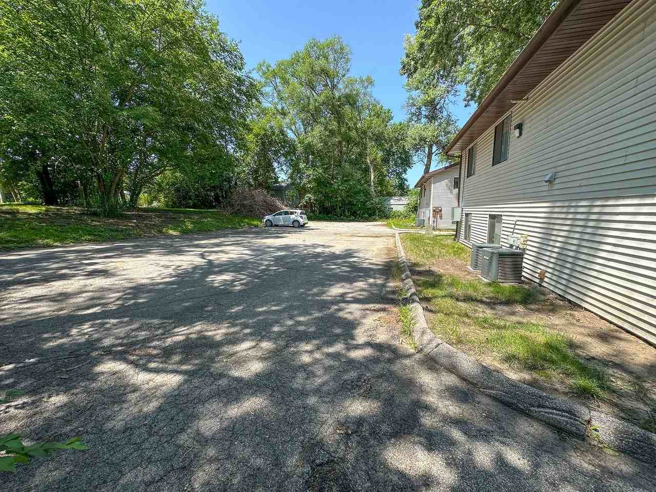 315 S Franklin Ave - Photo 2 of 4
