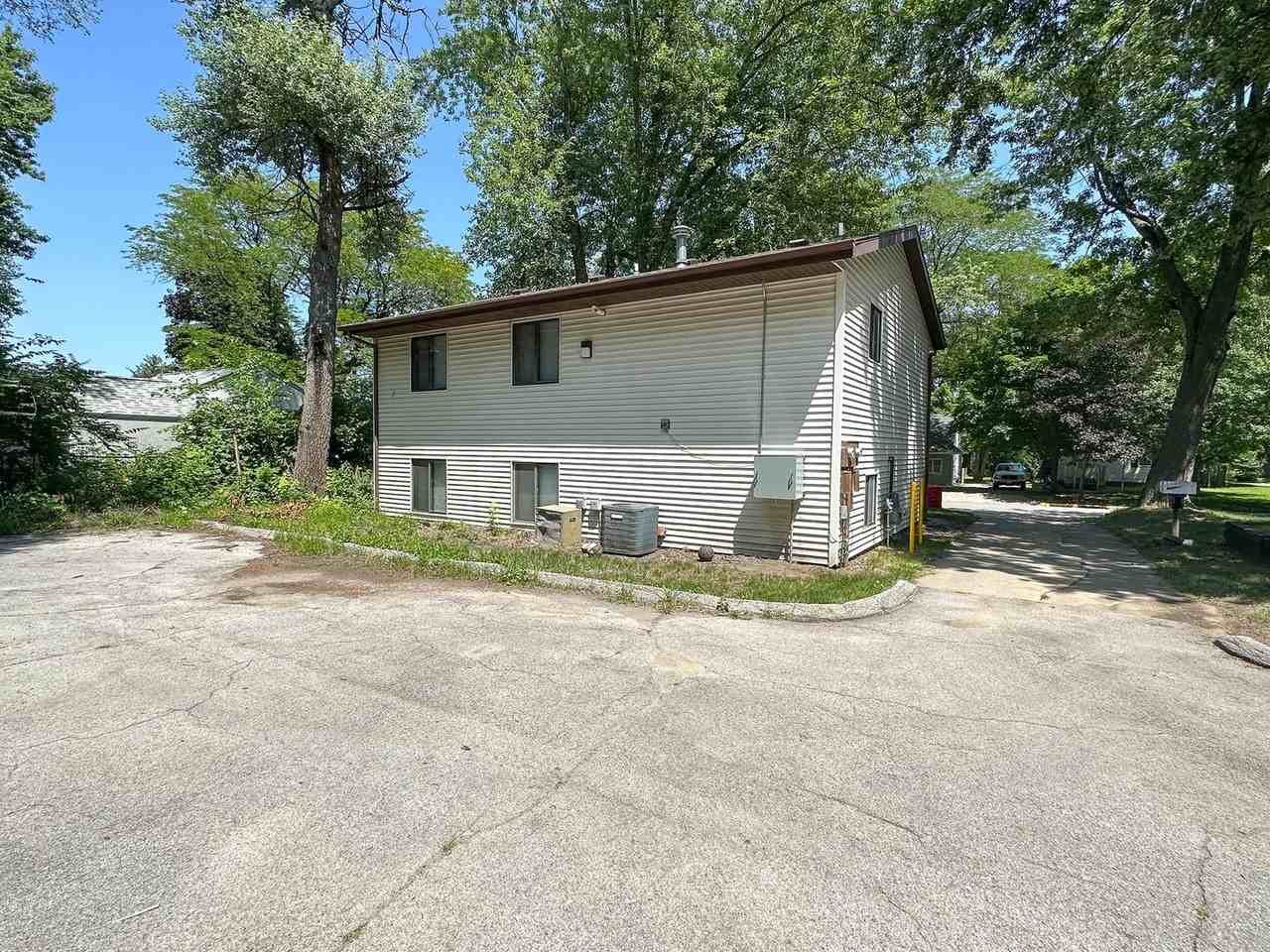 315 S Franklin Ave - Photo 3 of 4