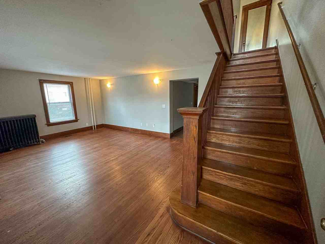 225 Sheldon Ave - Photo 2 of 32