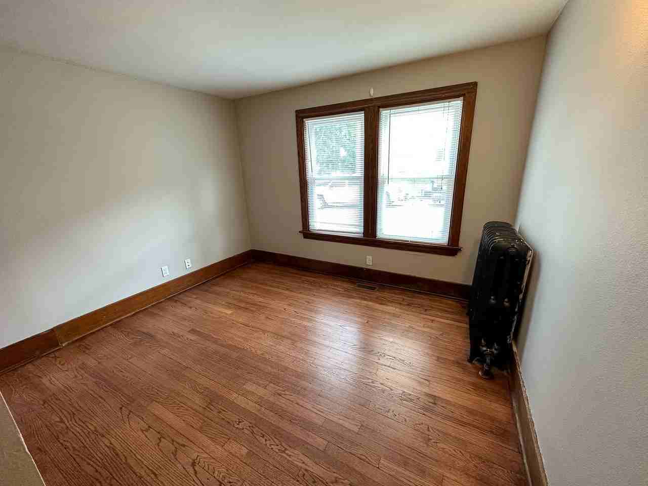 225 Sheldon Ave - Photo 4 of 32