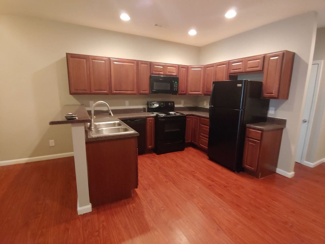 4968 West St - Photo 2 of 9