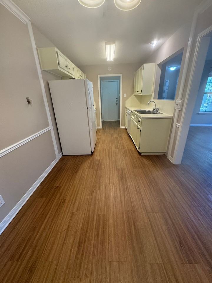 Tamara - 214 - Photo 5 of 32