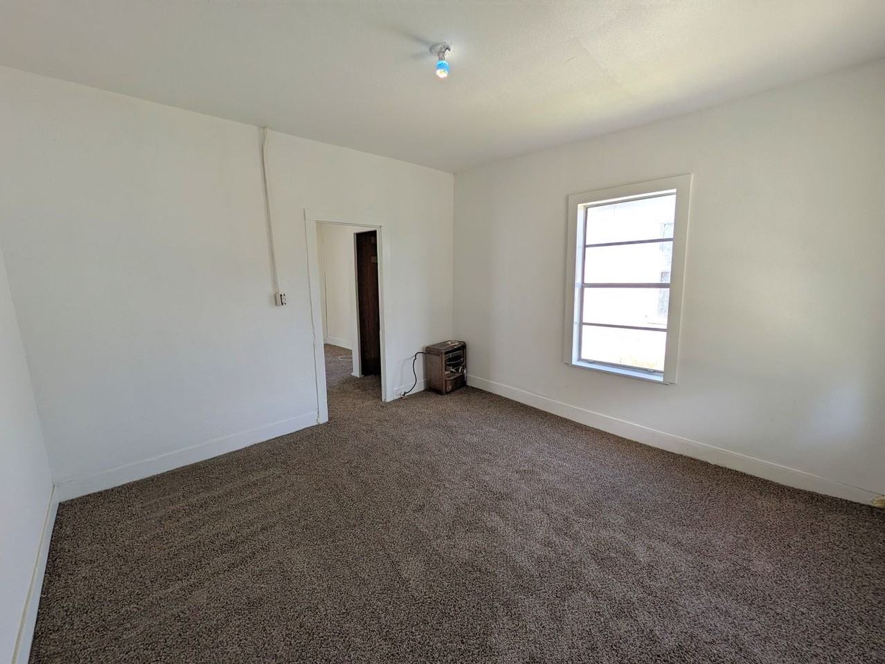 820 Peach St - Photo 2 of 7