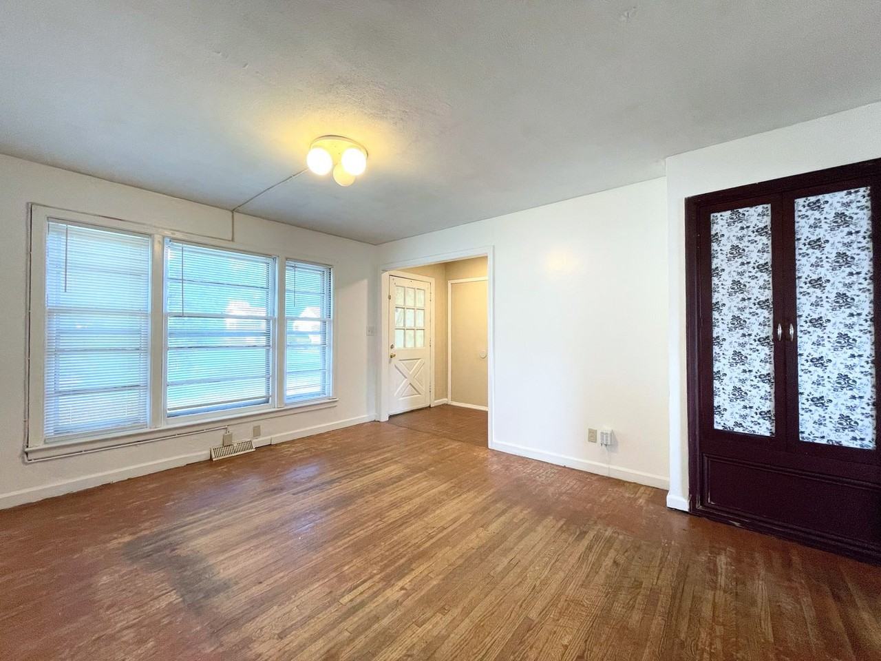 1434 N Belmont St - Photo 3 of 20