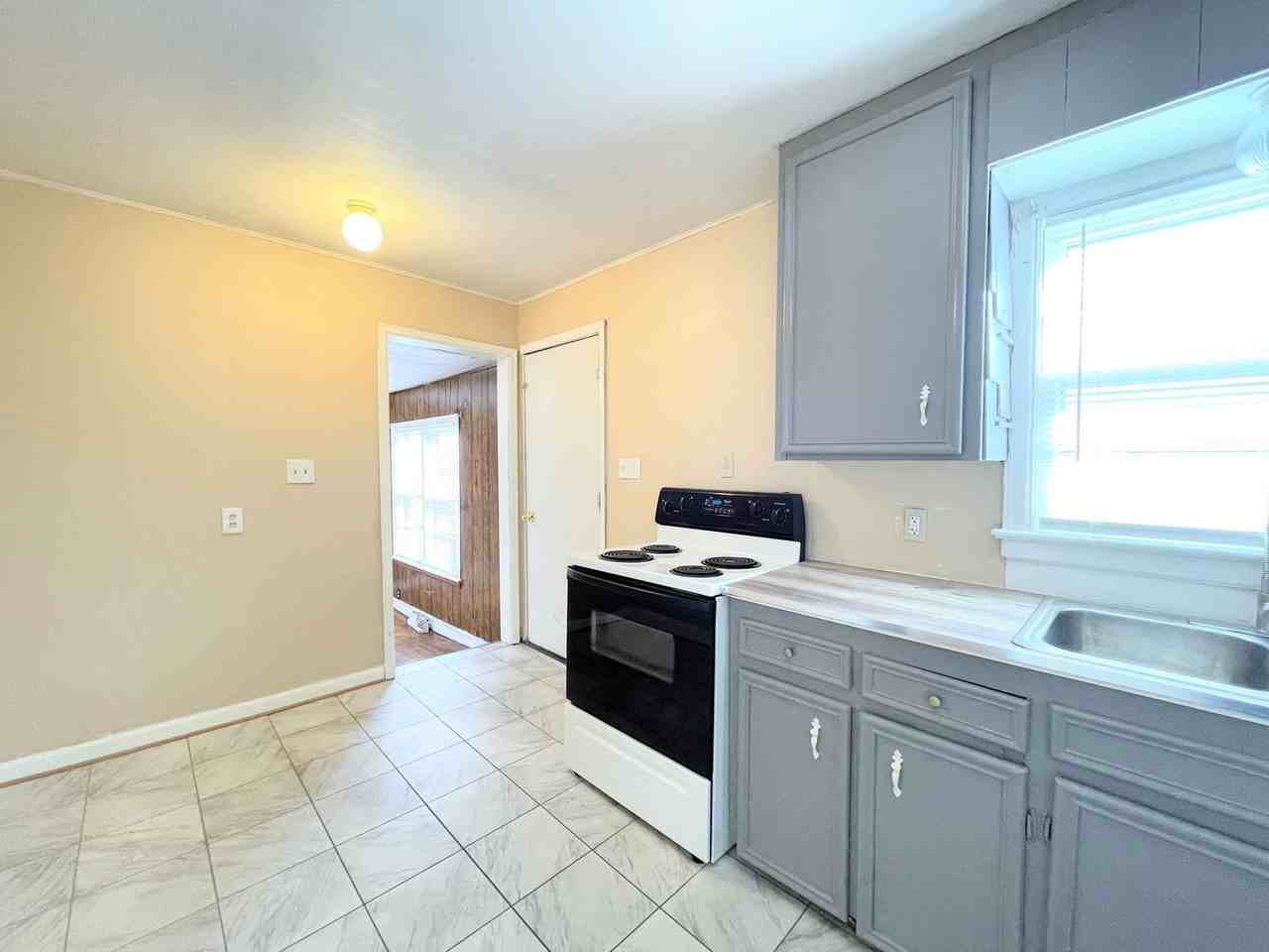 1434 N Belmont St - Photo 6 of 20