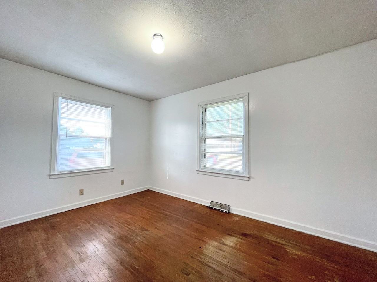 1434 N Belmont St - Photo 7 of 20