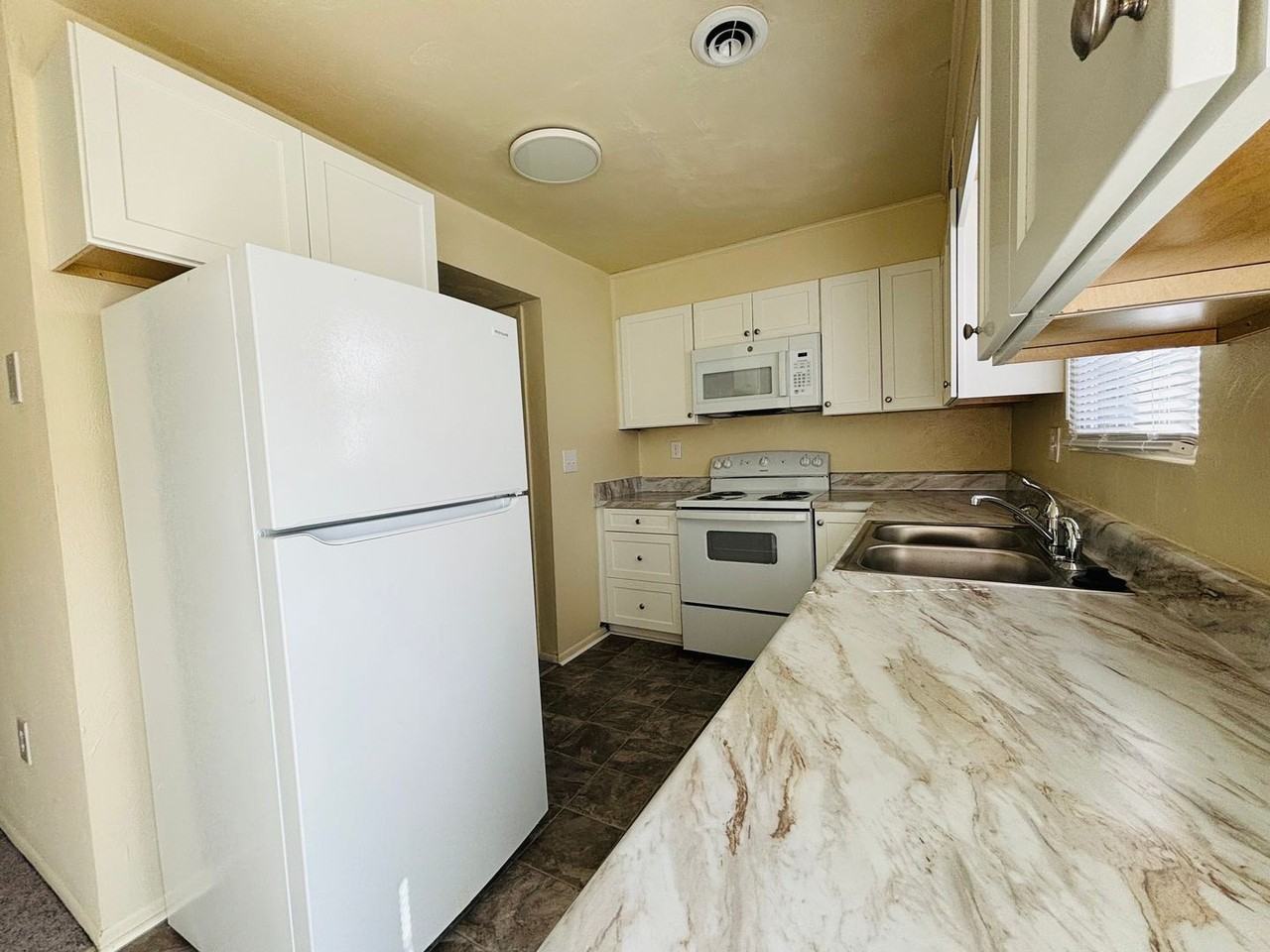 341 New Kent Rd - Photo 2 of 21