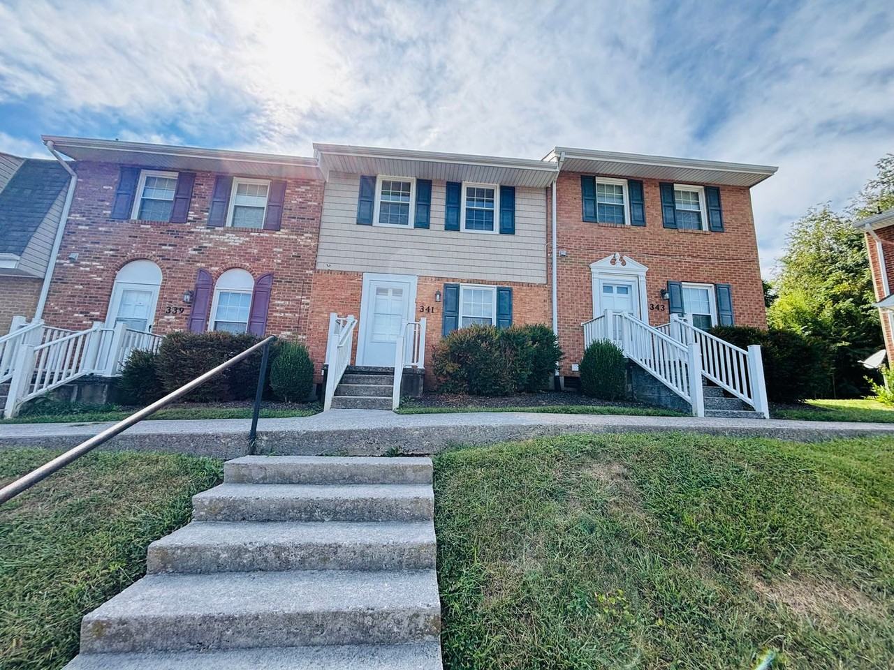341 New Kent Rd - Photo 5 of 21