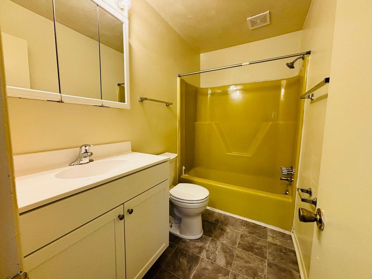 341 New Kent Rd - Photo 6 of 21