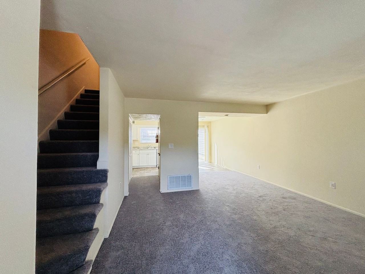 341 New Kent Rd - Photo 7 of 21