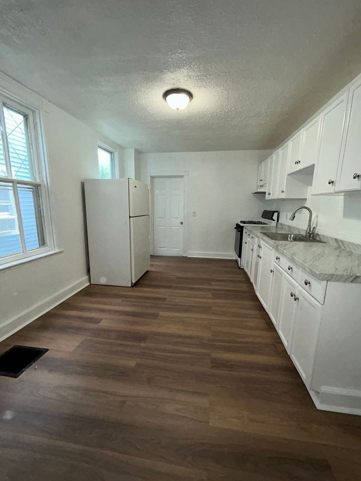 367 Hewitt St - Photo 4 of 20