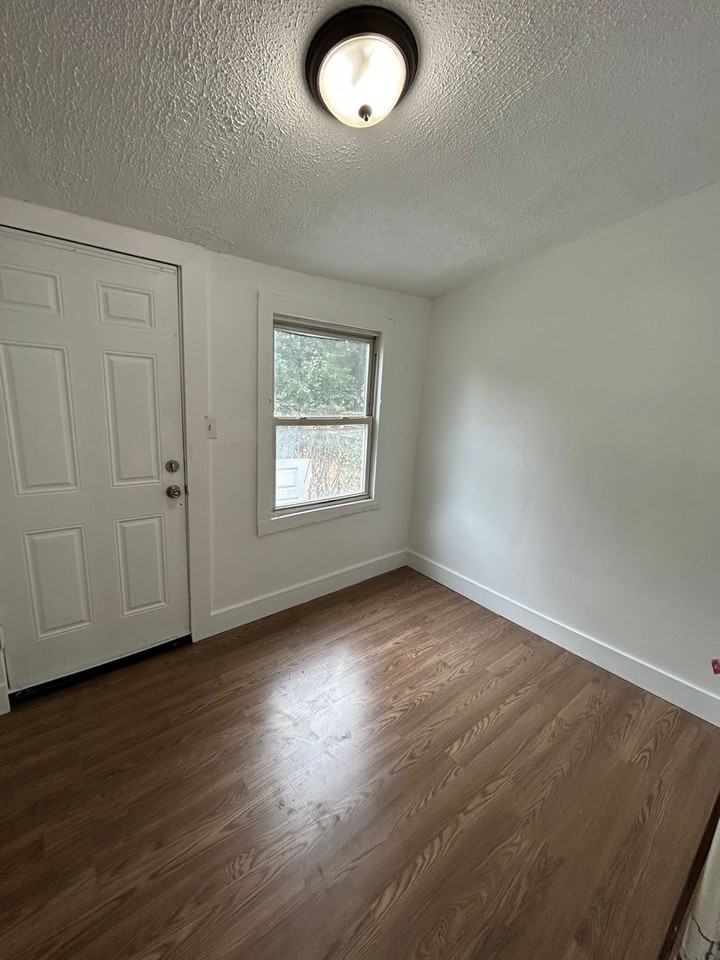 367 Hewitt St - Photo 6 of 20