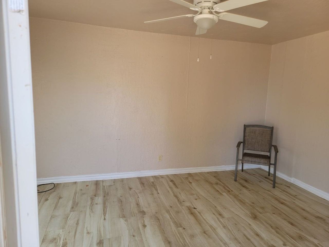 1205 Nw Taft Ave - Photo 2 of 11