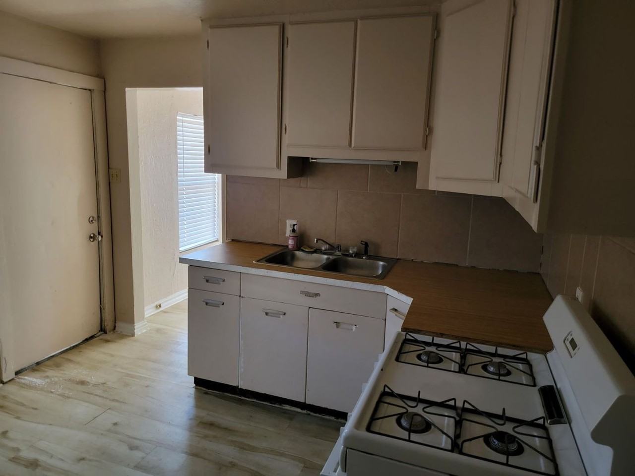 1205 Nw Taft Ave - Photo 3 of 11