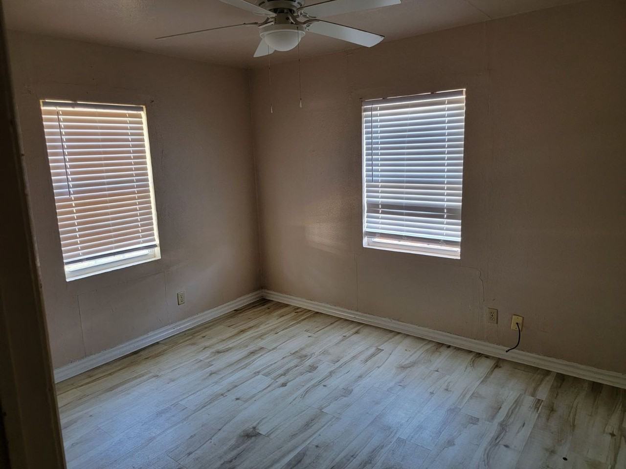 1205 Nw Taft Ave - Photo 5 of 11