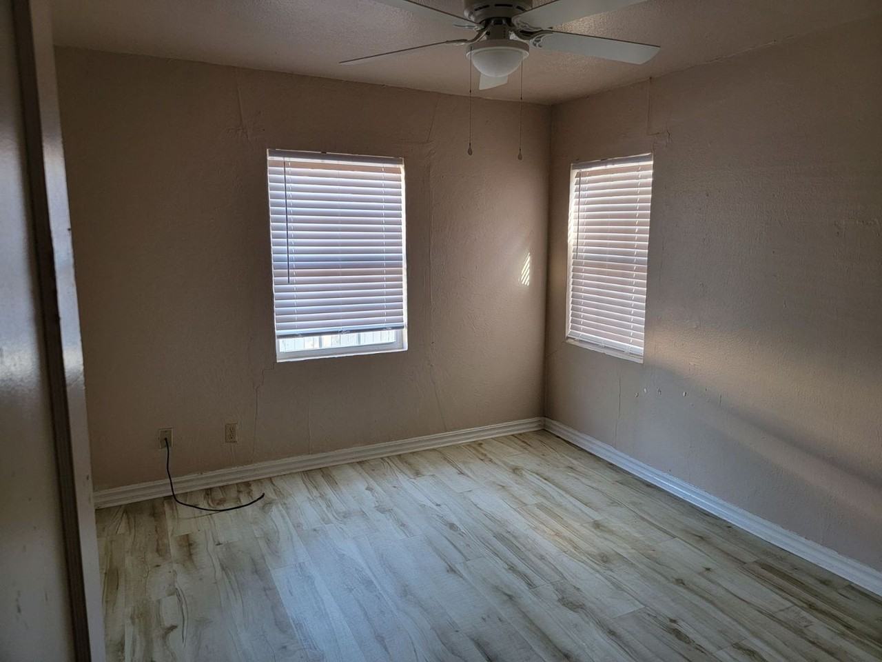 1205 Nw Taft Ave - Photo 6 of 11