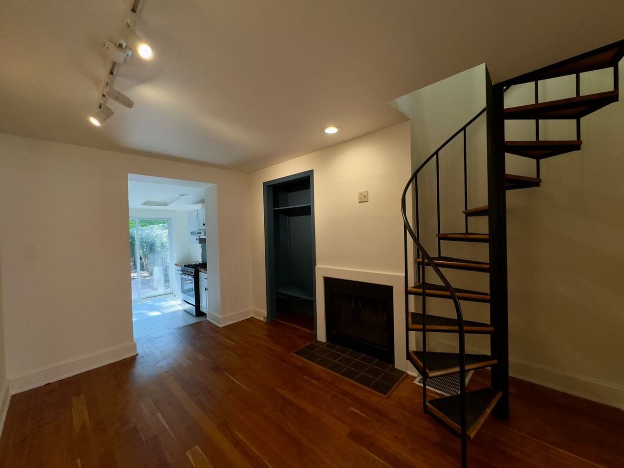 15 E Hamburg St - Photo 2 of 24
