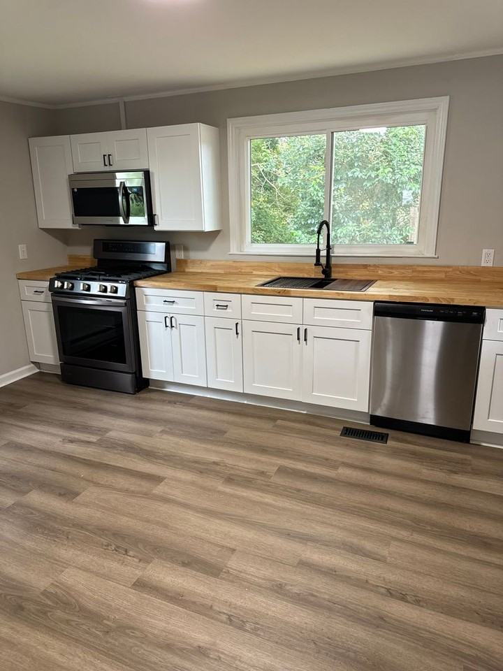 225 Charlesvoix Ave - Photo 3 of 16