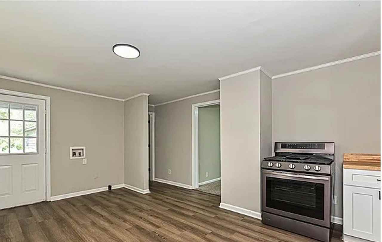225 Charlesvoix Ave - Photo 4 of 16