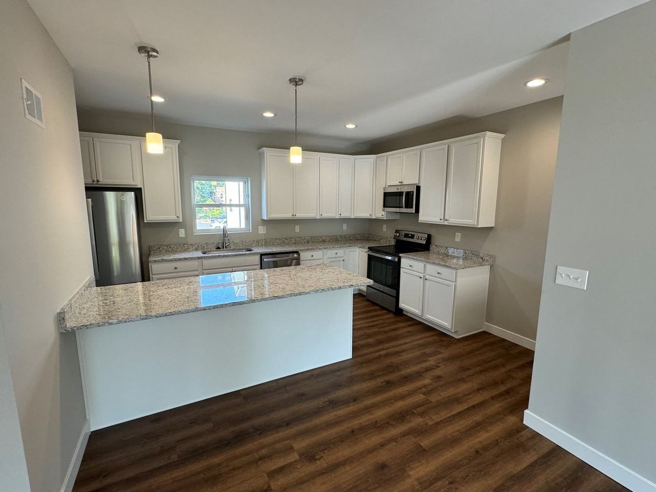 210 E Piccadilly St - Photo 2 of 12