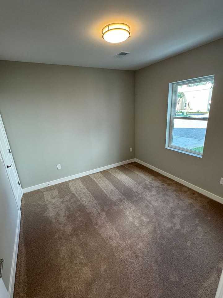 210 E Piccadilly St - Photo 3 of 12