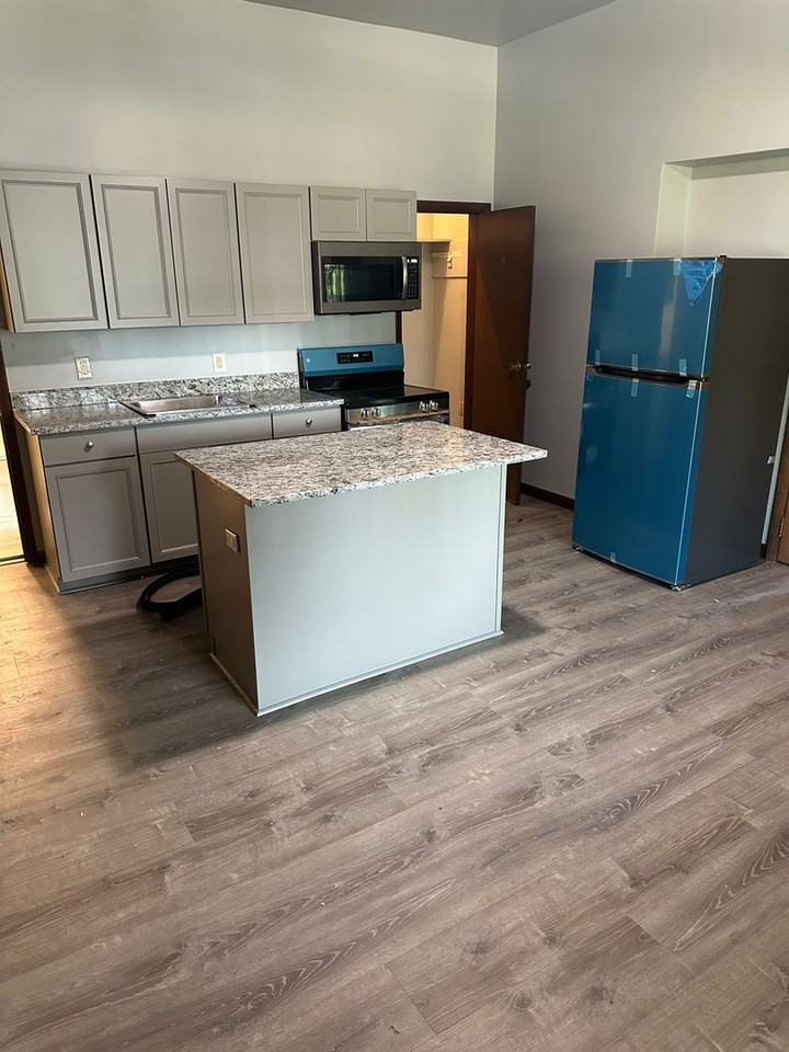 435 S Pacific Ave - Photo 2 of 7