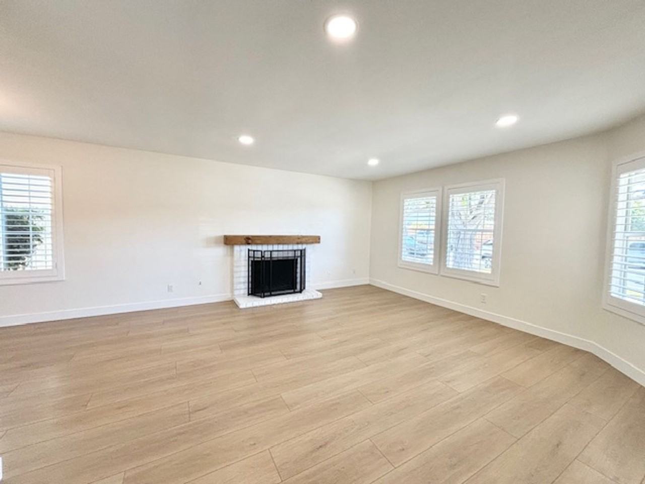 1721 Valencia Pl - Photo 3 of 32