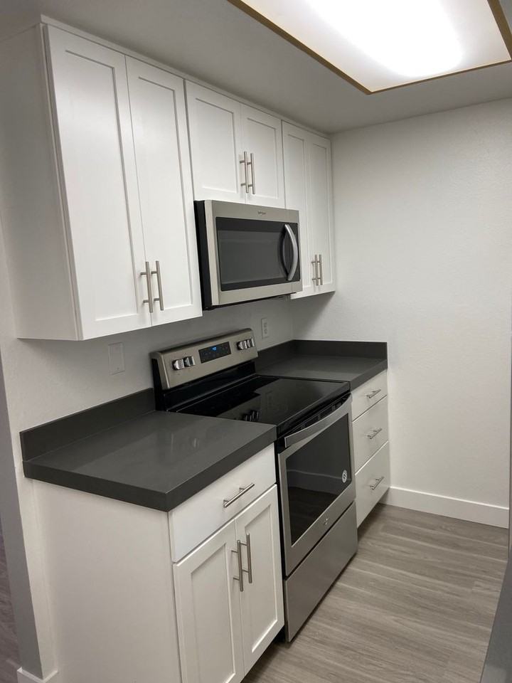 White Oak Pl Apts (Escondido) - Photo 2 of 21