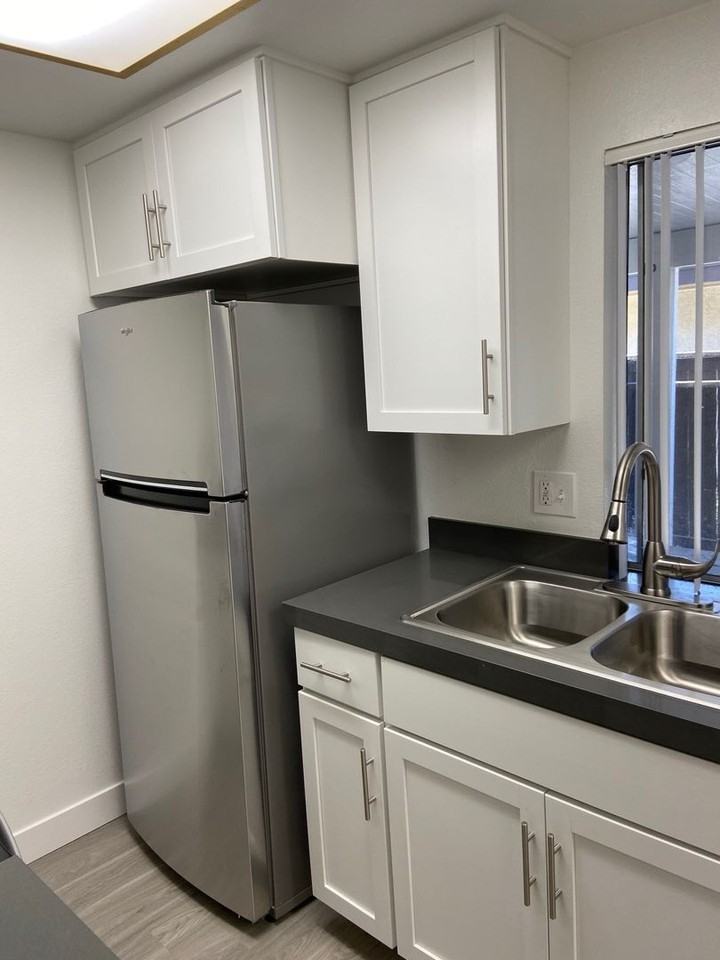 White Oak Pl Apts (Escondido) - Photo 3 of 21