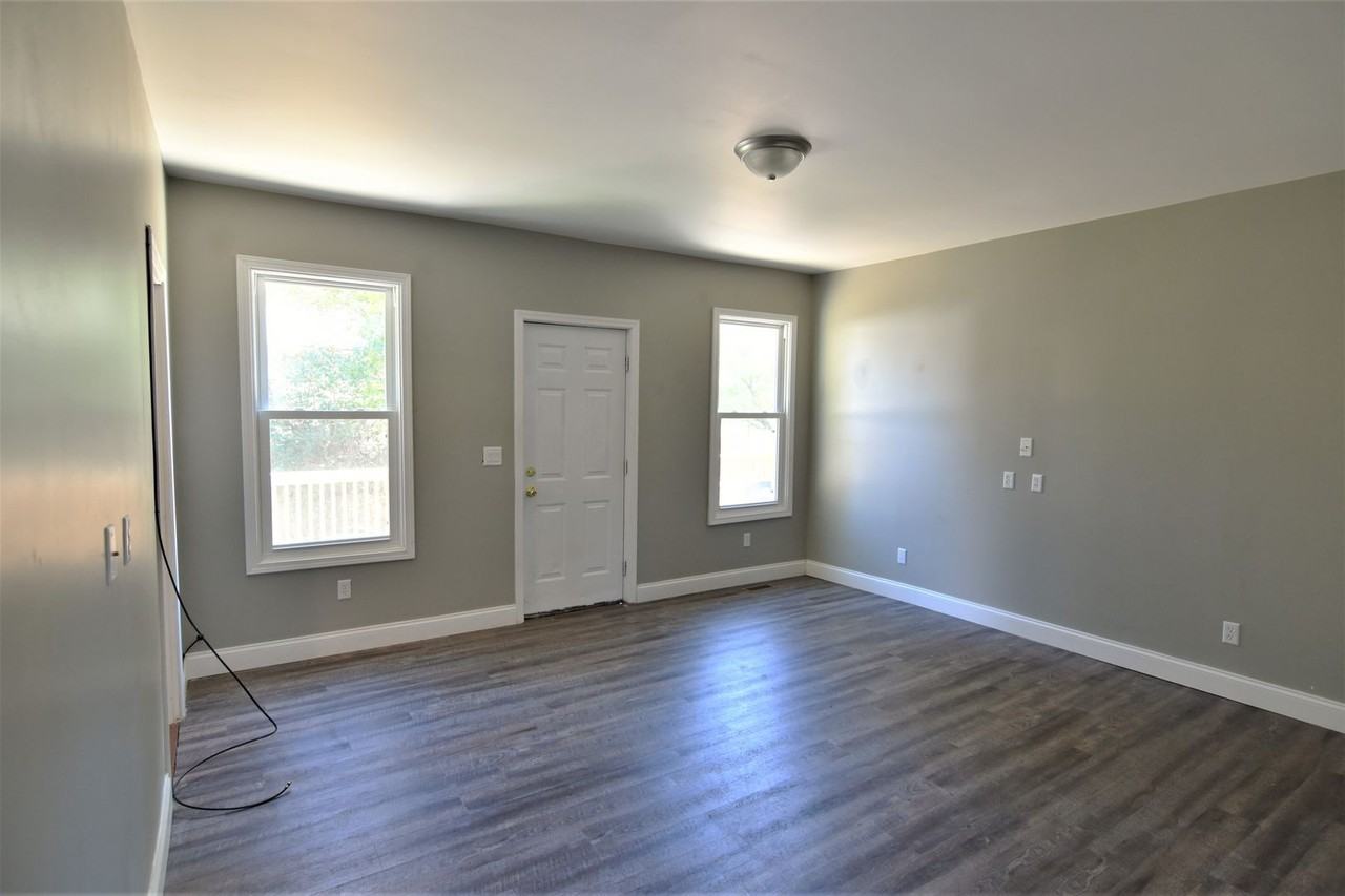 33 James St - Photo 2 of 4