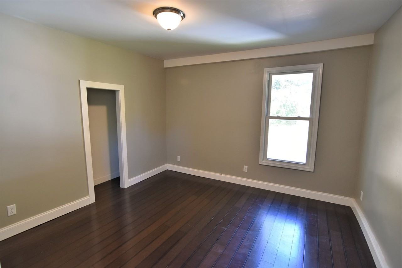 33 James St - Photo 3 of 4