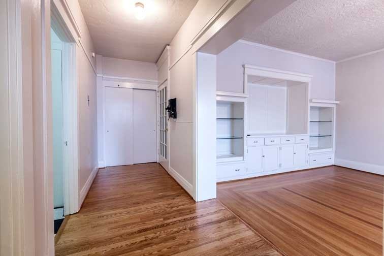 117 NW Trinity Pl - Photo 2 of 20