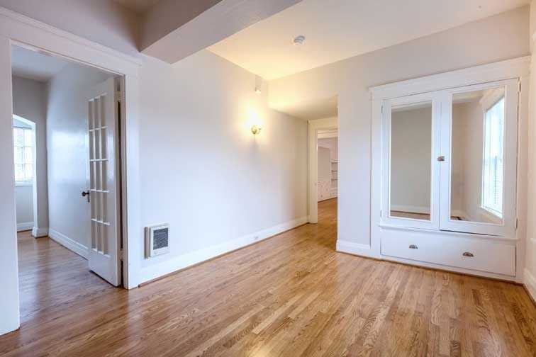 117 NW Trinity Pl - Photo 7 of 20