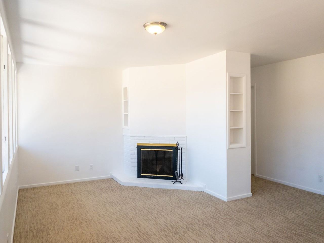 315 Valley St - Photo 5 of 24