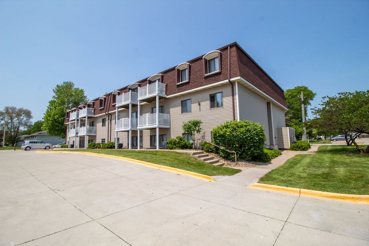 4518 Hutchison - Photo 2 of 43