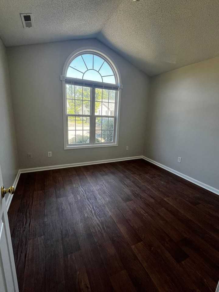 3804 Blue Grass Ct - Photo 3 of 14