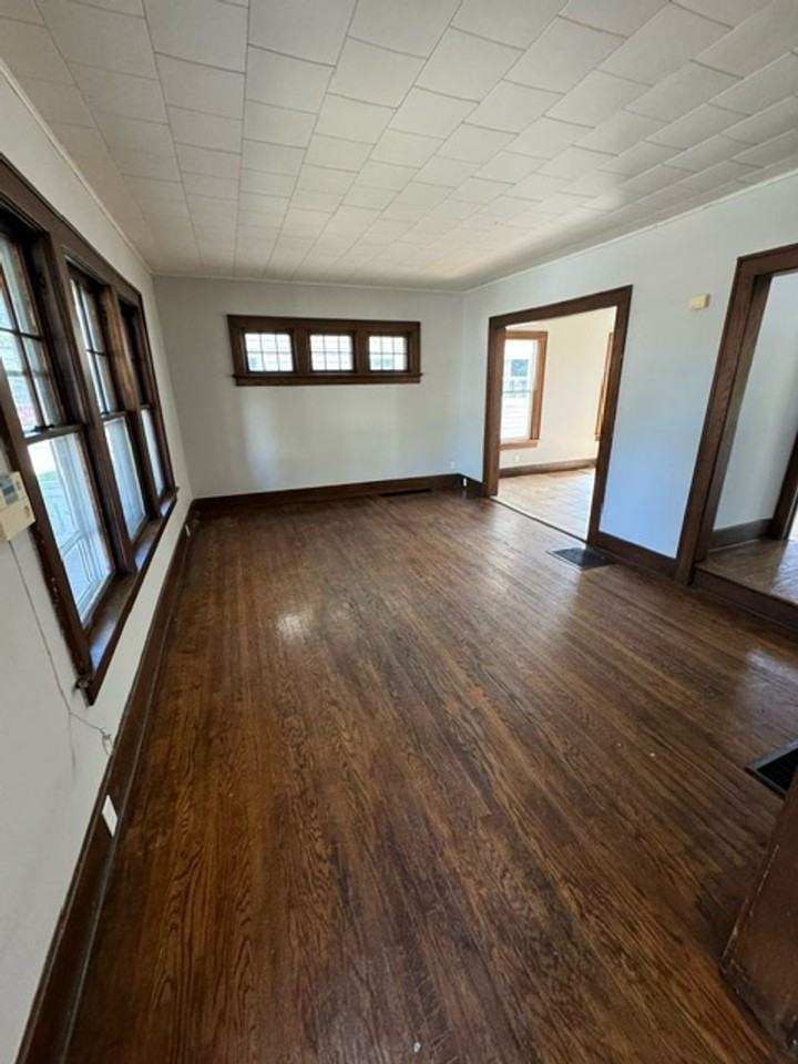 1105 W Packard Ave - Photo 2 of 8