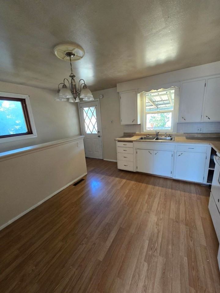 1511 E Olympic Ave - Photo 3 of 6