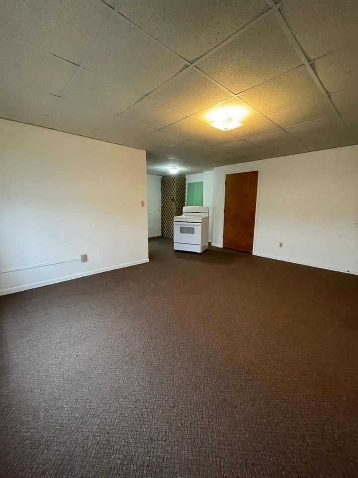 1023 Commercial St - Photo 2 of 13