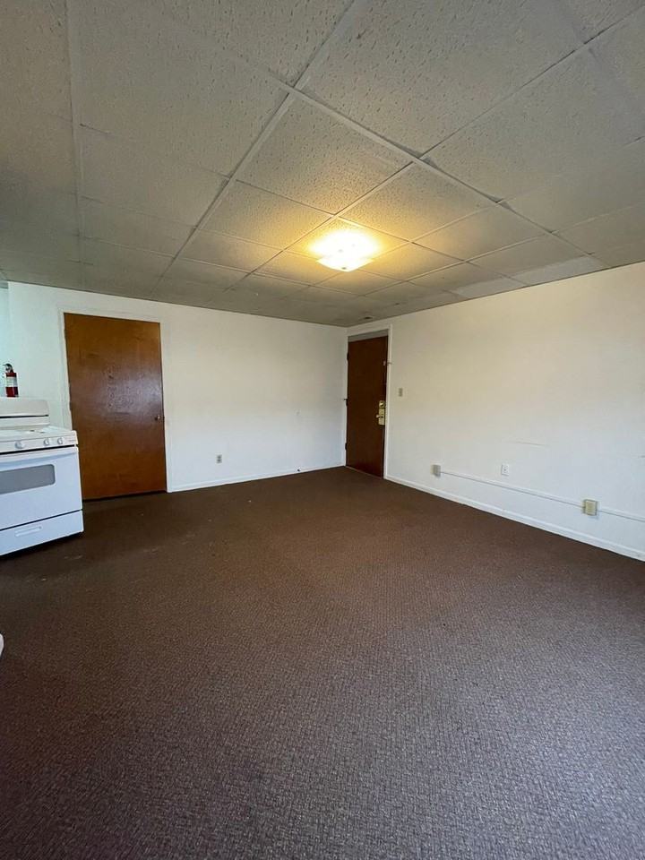 1023 Commercial St - Photo 3 of 13