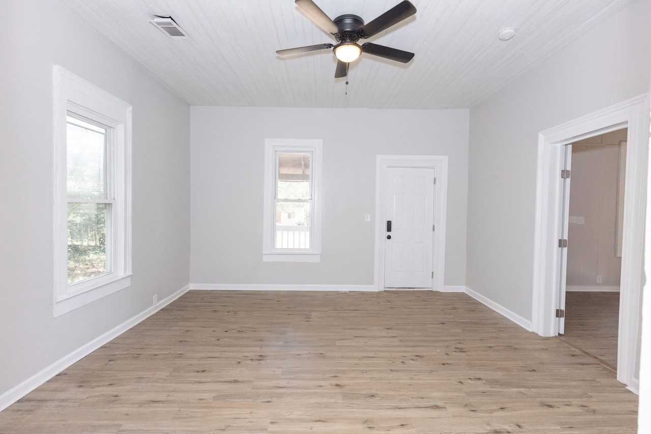 218 E Tinsley St - Photo 4 of 23