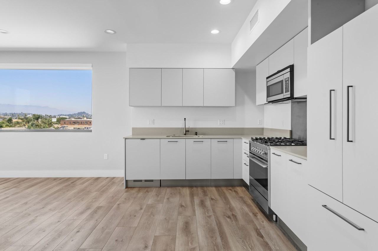 Elmwood Row - Photo 3 of 21