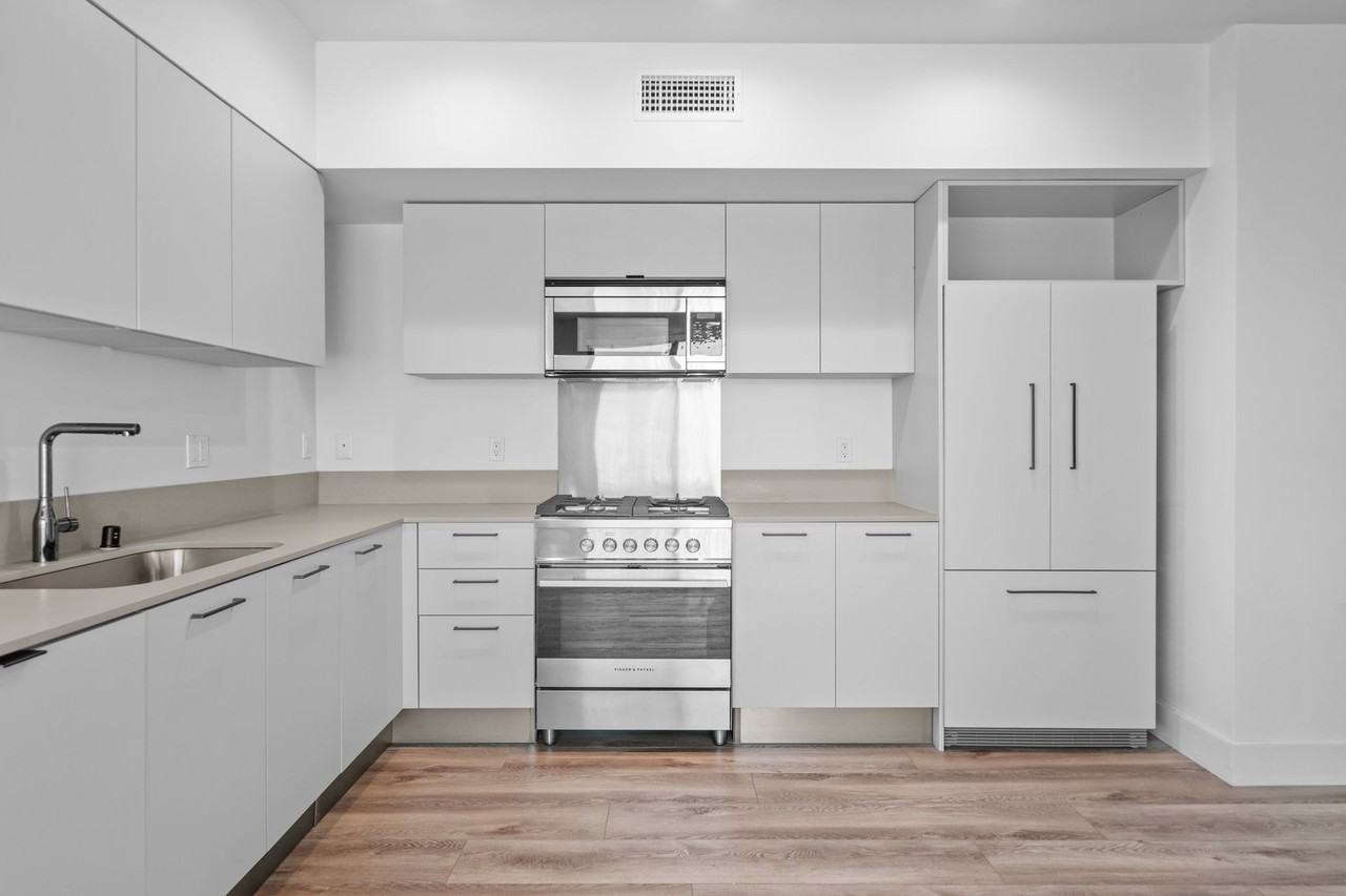 Elmwood Row - Photo 4 of 21