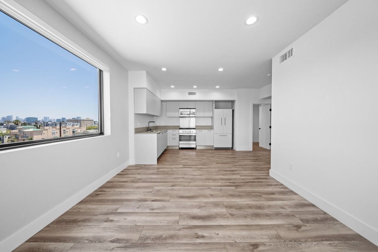 Elmwood Row - Photo 7 of 21